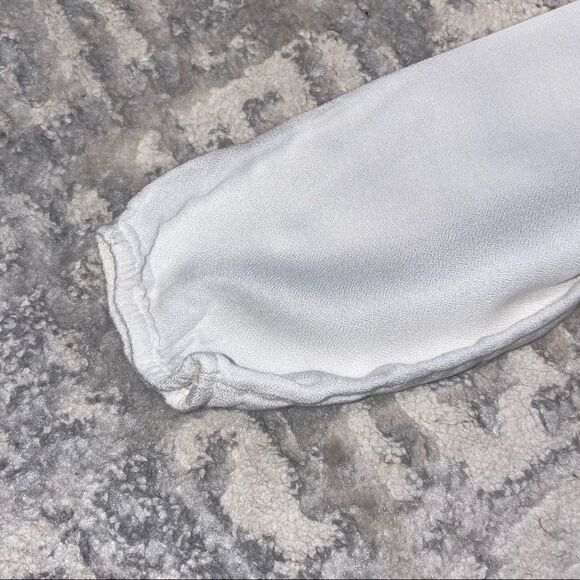 🏷️ 5 for $25 - HOLLISTER Off the Shoulder Embroidered Floral Top - Picture 4 of 7